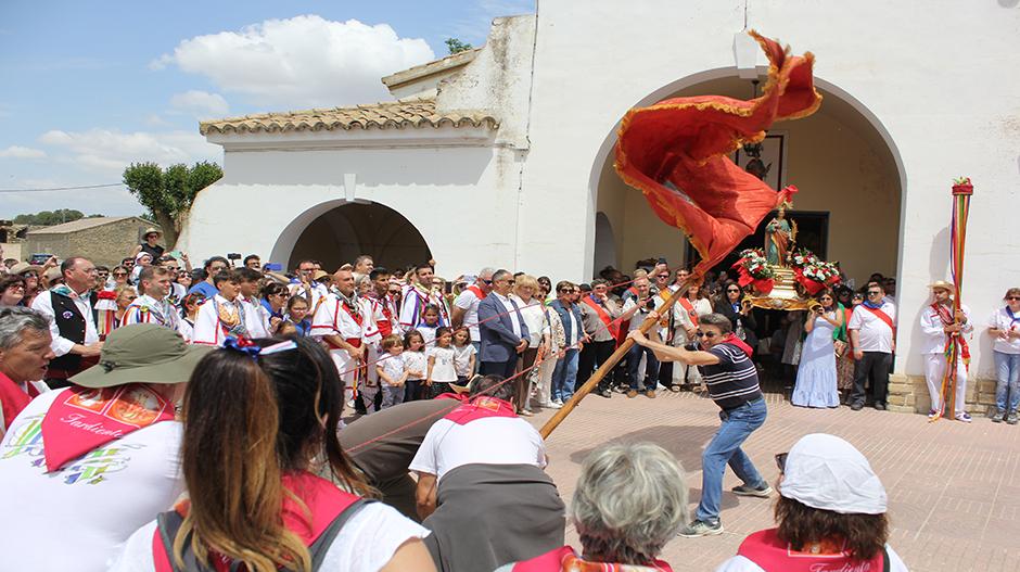 Imagen Tardienta se emociona con el Saludo de la Bandera: «Son nuestras raíces»