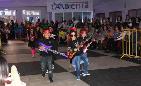Imagen Tardienta celebra con alegría, música y color su carnaval