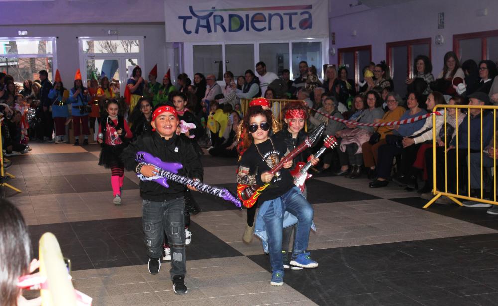 Imagen Tardienta celebra con alegría, música y color su carnaval
