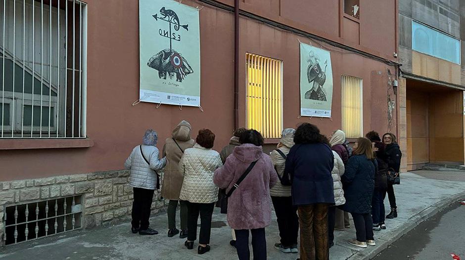 Imagen Tardienta inicia su programación navideña con una visita guiada a la exposición de La Compañía Ilustrada