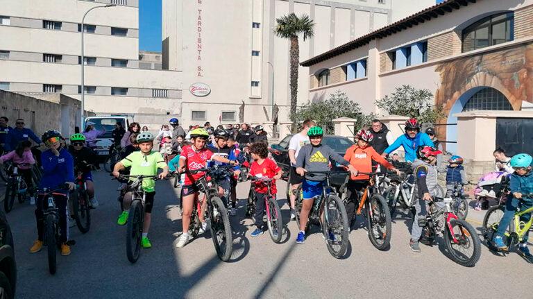 Imagen Tardienta celebra el Día Mundial del Agua con su tradicional marcha en bici y cerca de 100 participantes