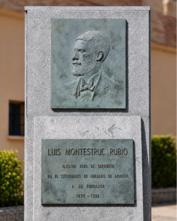 Imagen Tardienta mejora la pavimentación de la plaza Luis Montestruc con apoyo...